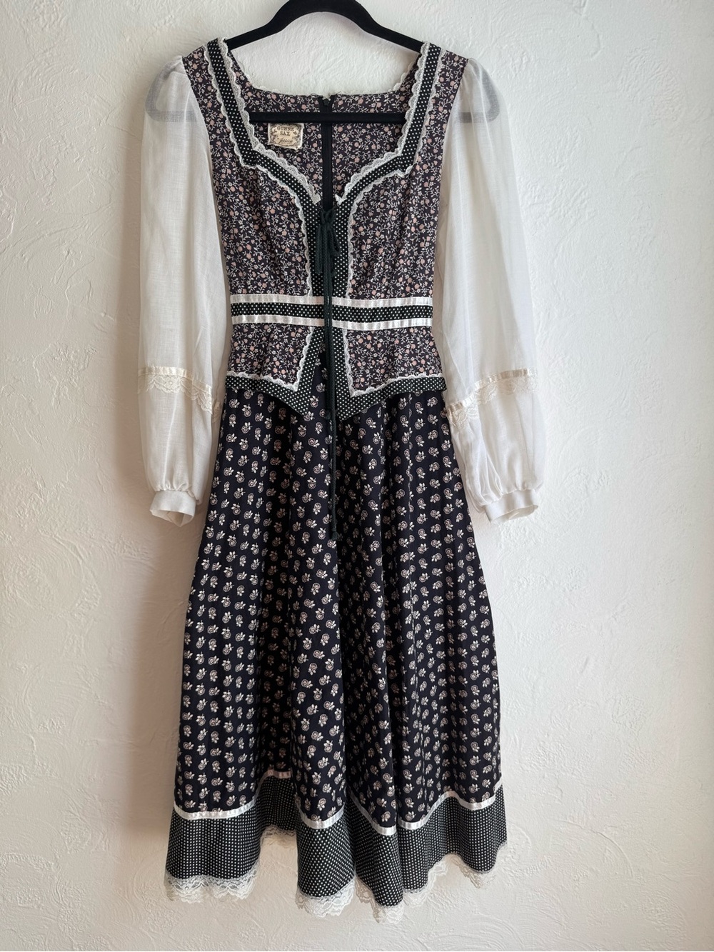 Vintage 1970s Gunne Sax by Jessica Floral Calico Print Prarie Midi Dress